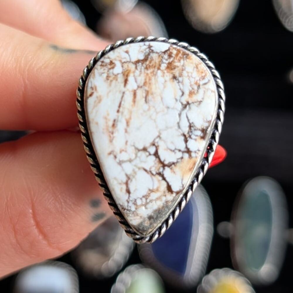 White Marbled Boho Statement Ring Teardrop Silver Vintage Groovy Southwest 8.75